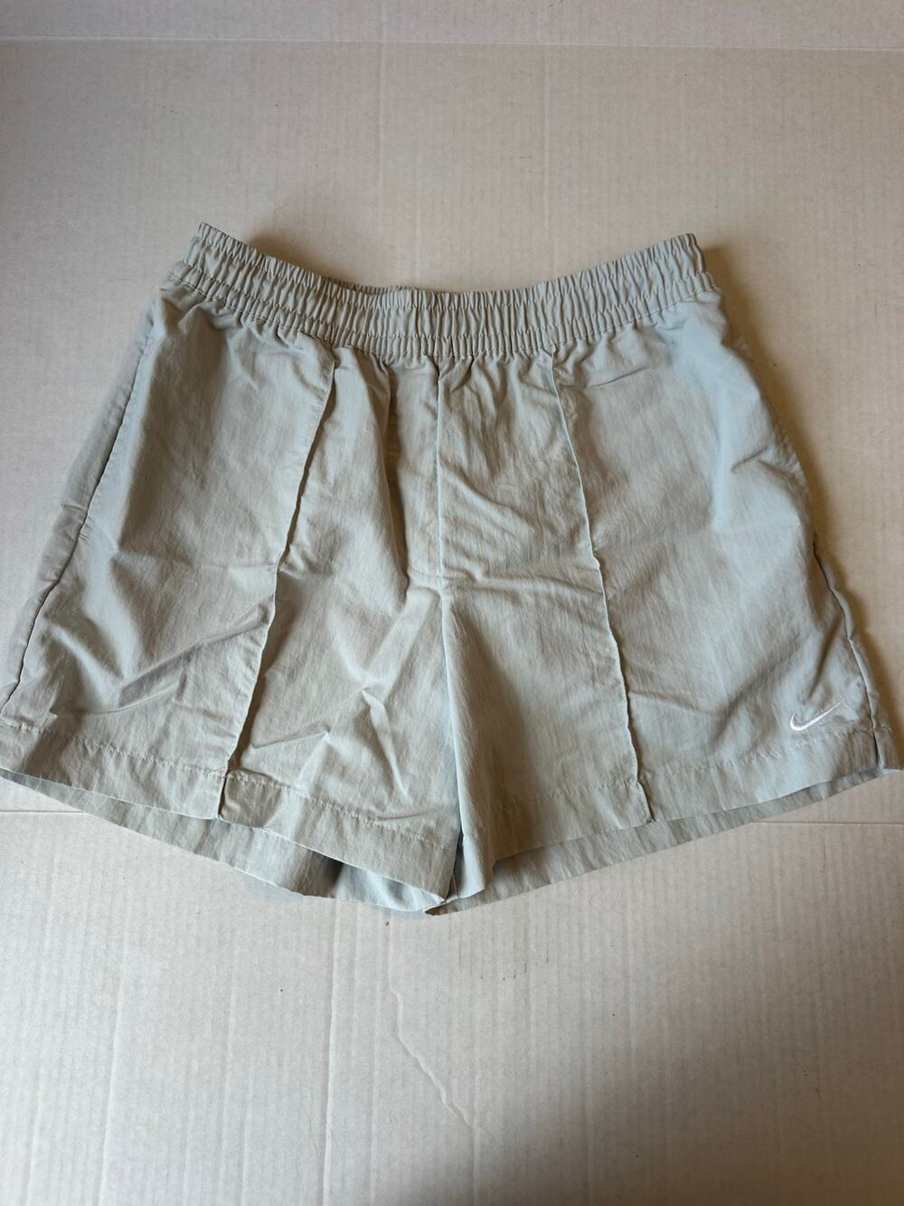 NIKE Women's Sportswear Everything Woven Small Mid-Rise 4" Shorts Light Silver